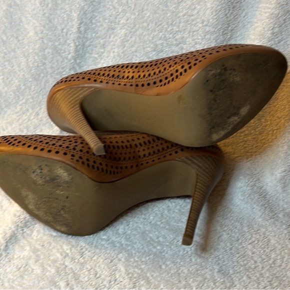 BCBG Heels Perdra Perforated Leather
Stilettos camel tan/brown - Picture 6 of 7
